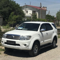 Toyota Fortuner 2004 –
